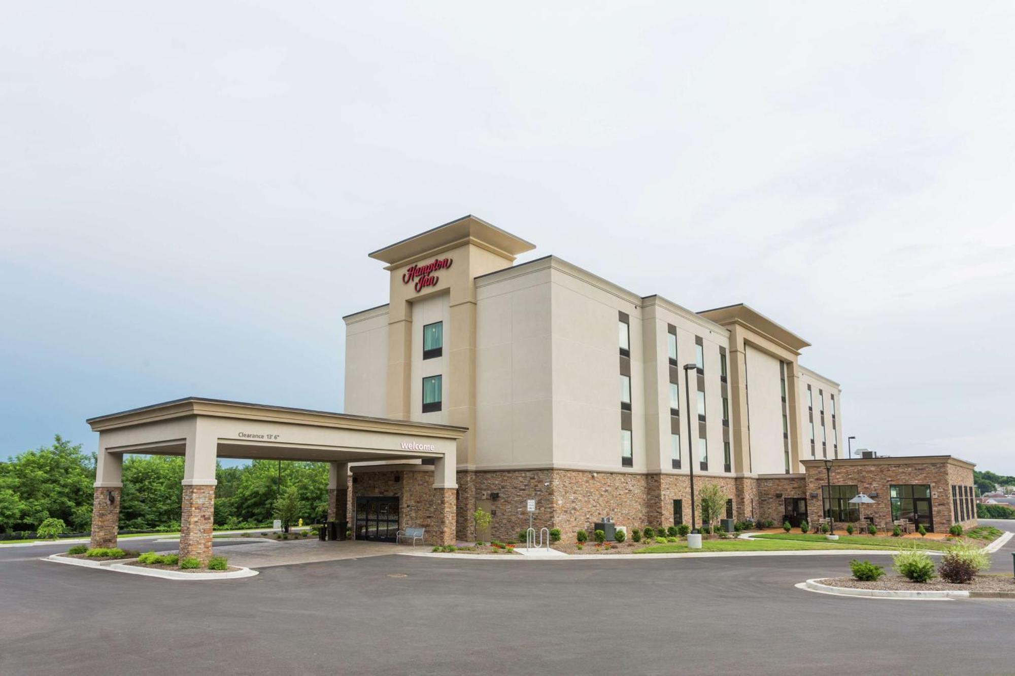 Hampton Inn Cumberland Exterior photo