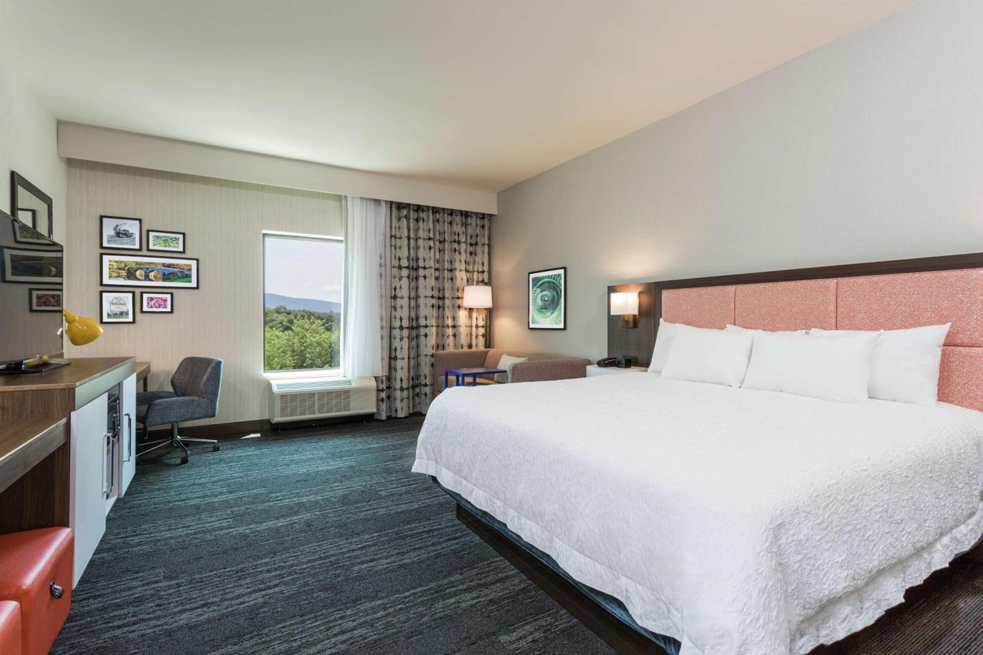 Hampton Inn Cumberland Exterior photo