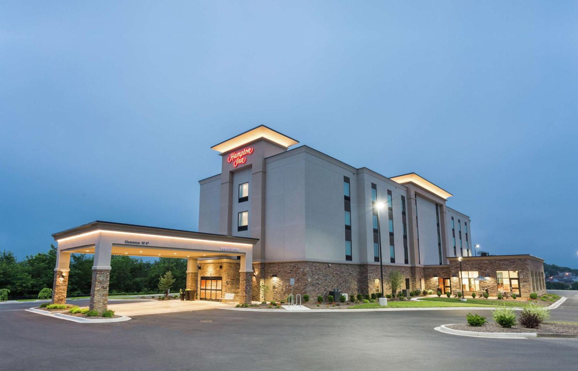 Hampton Inn Cumberland Exterior photo